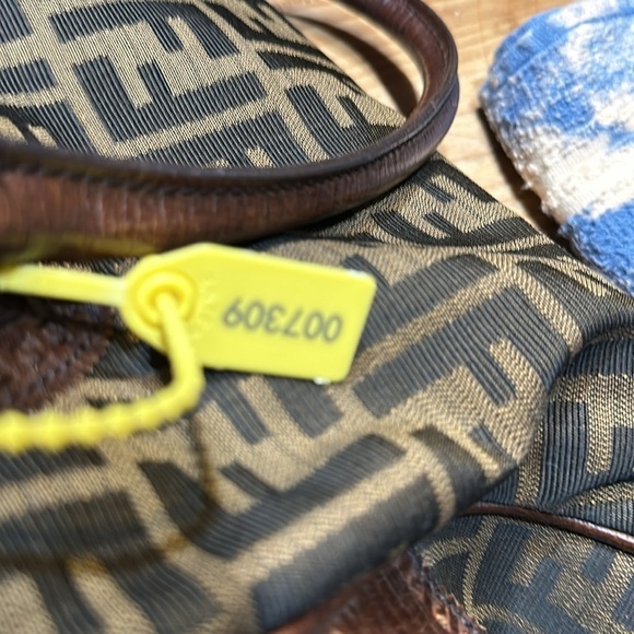 Fendi du jour bag with card and COA included. Zucca. Authenticated - Picture 16 of 16